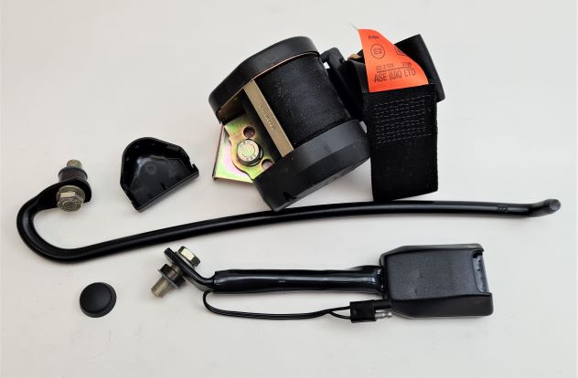 FRONT LEFT HAND BLACK SEATBELT KIT -  JAGUAR - XJS 3.6 HE 